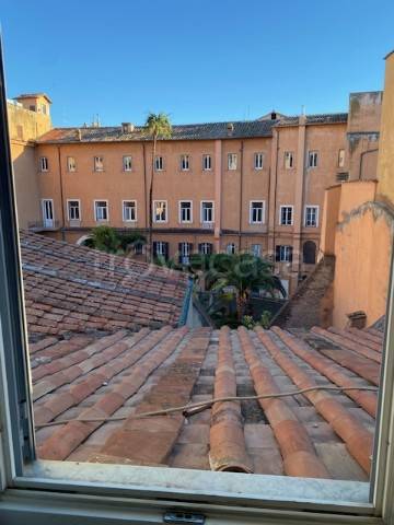 appartamento in vendita a Roma in zona Parione/Sant'Eustachio