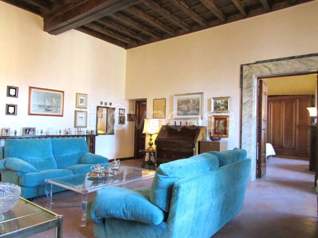 appartamento in vendita a Roma in zona Parione/Sant'Eustachio
