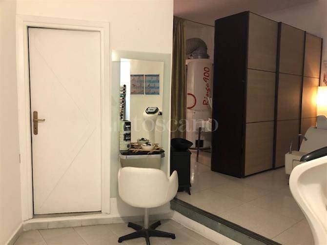 negozio in vendita a Roma in zona Portuense