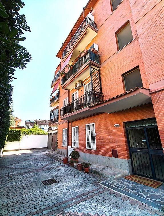 appartamento in vendita a Roma in zona Giuliano Dalmata