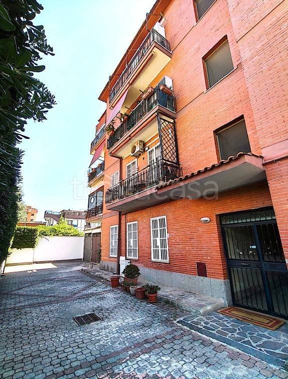 appartamento in vendita a Roma in zona Giuliano Dalmata