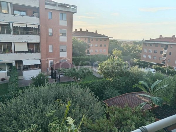 appartamento in vendita a Roma in zona Castel di Leva