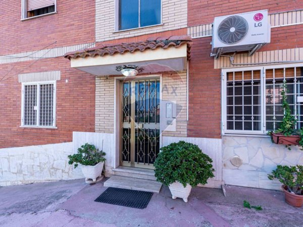 appartamento in vendita a Roma in zona Lunghezza