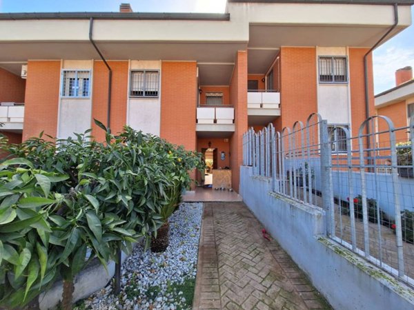 casa indipendente in vendita a Roma in zona Lunghezza