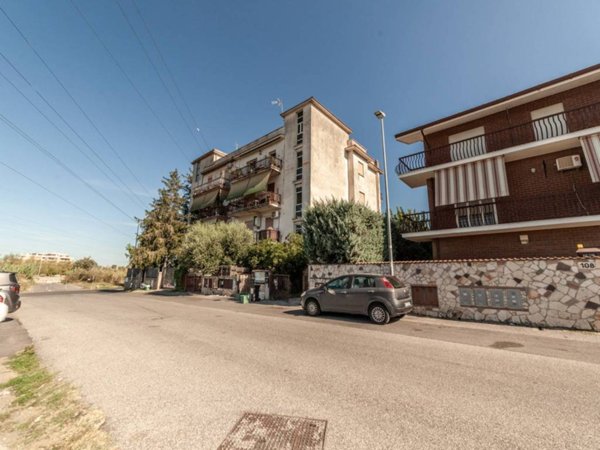 appartamento in vendita a Roma in zona Sette Bagni