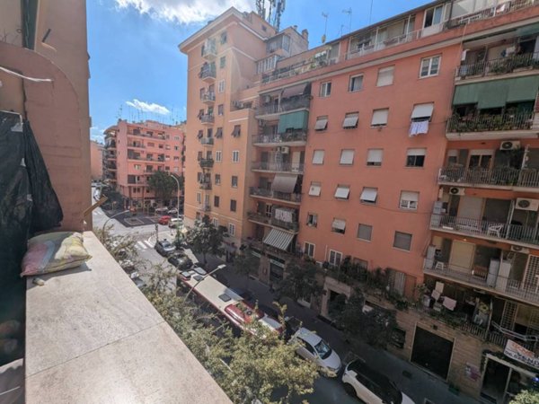 appartamento in vendita a Roma in zona Appio Latino