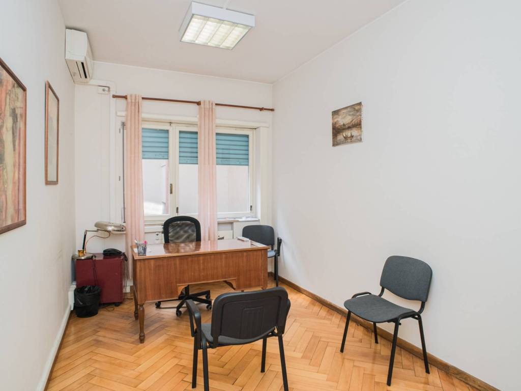 ufficio in vendita a Roma in zona Castro Pretorio