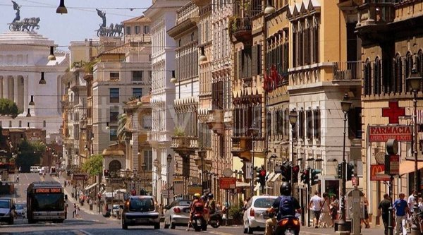 negozio in vendita a Roma in zona Castro Pretorio