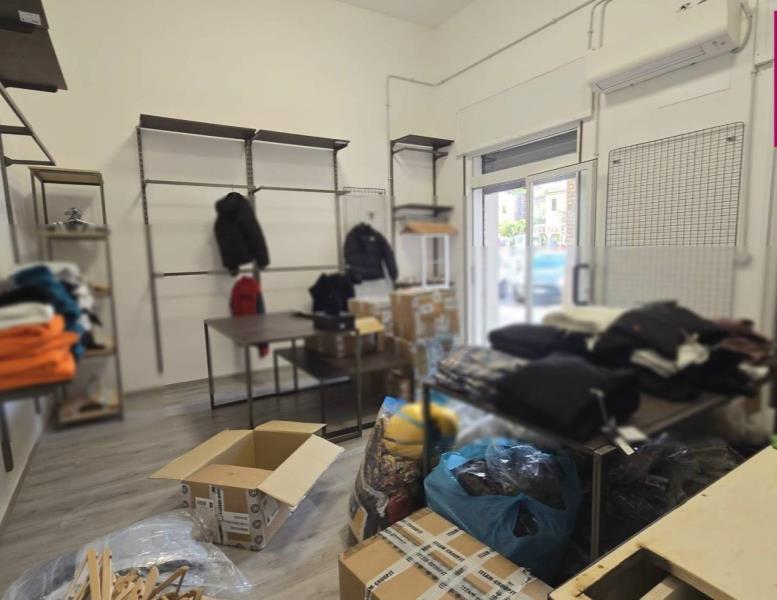 locale commerciale in vendita a Roma in zona Torrevecchia