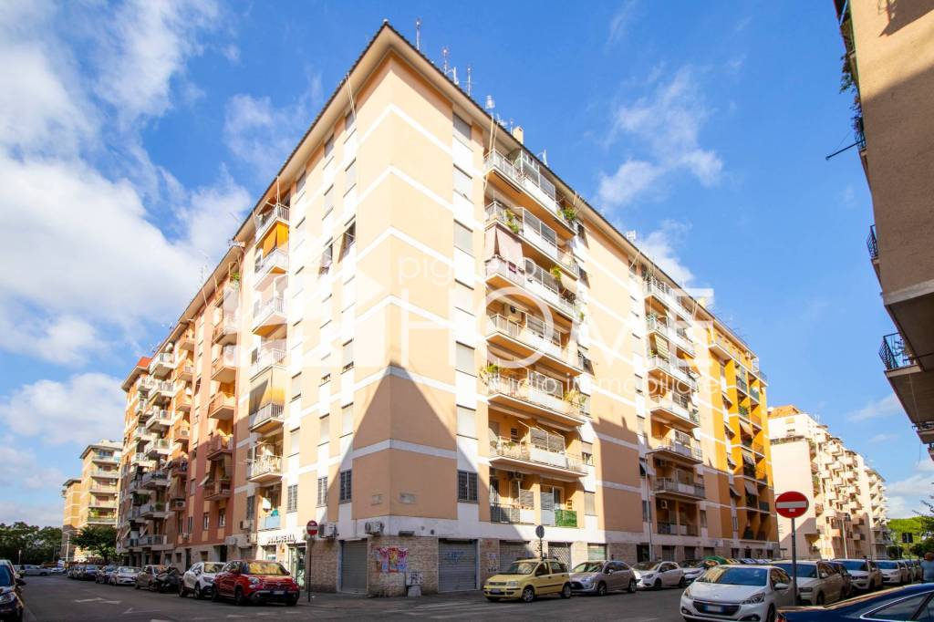 appartamento in vendita a Roma in zona Prenestino-Labicano