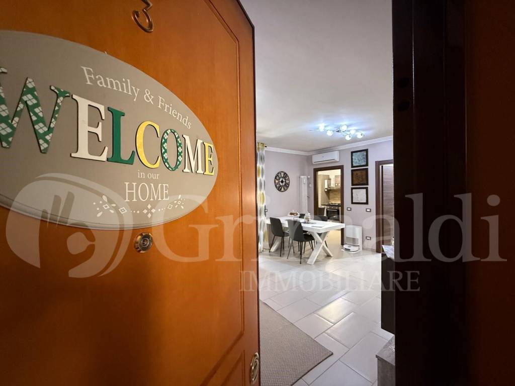 appartamento in vendita a Roma in zona Torre Angela
