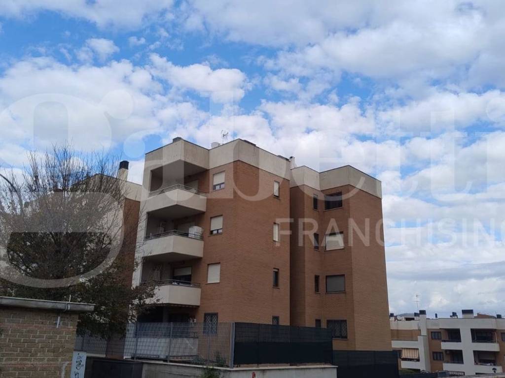 appartamento in vendita a Roma in zona Ponte di Nona