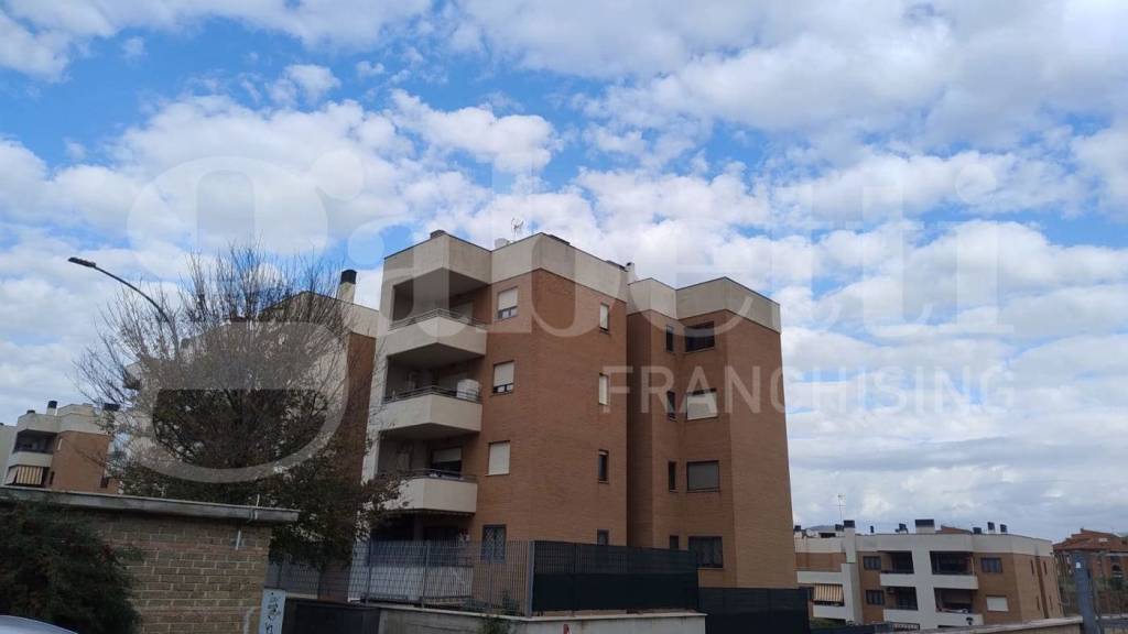 appartamento in vendita a Roma in zona Ponte di Nona