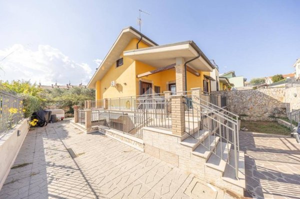 casa indipendente in vendita a Roma in zona Castelverde
