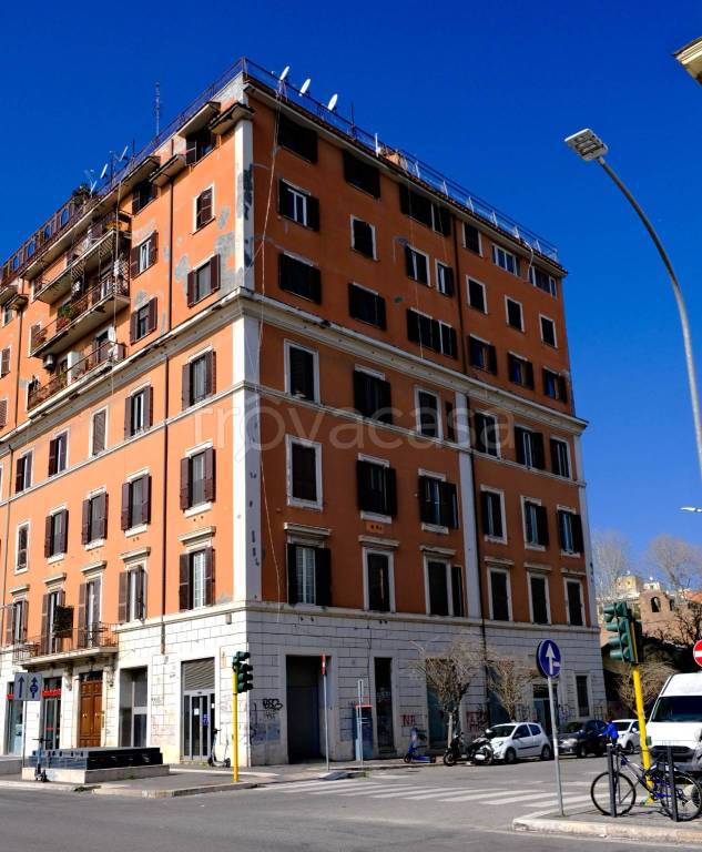 appartamento in vendita a Roma in zona Tuscolano