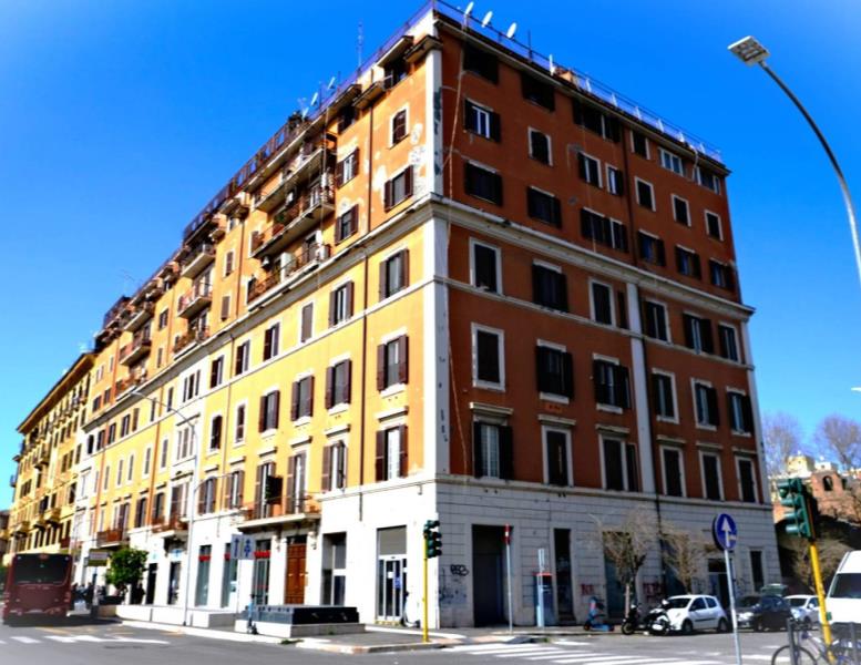 appartamento in vendita a Roma in zona Tuscolano