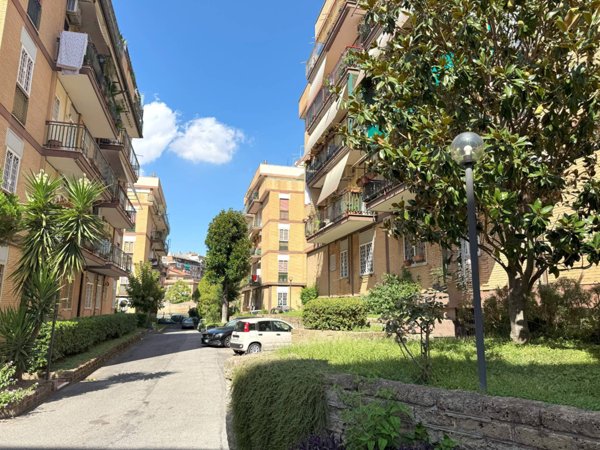appartamento in vendita a Roma in zona Tuscolano