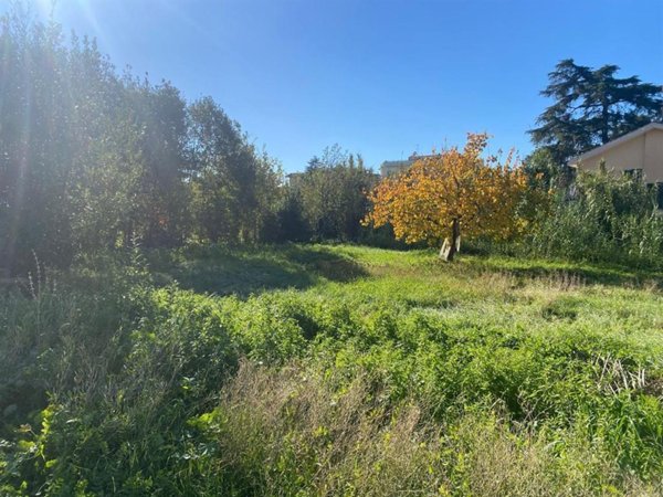 negozio in vendita a Roma in zona Tor Cervara