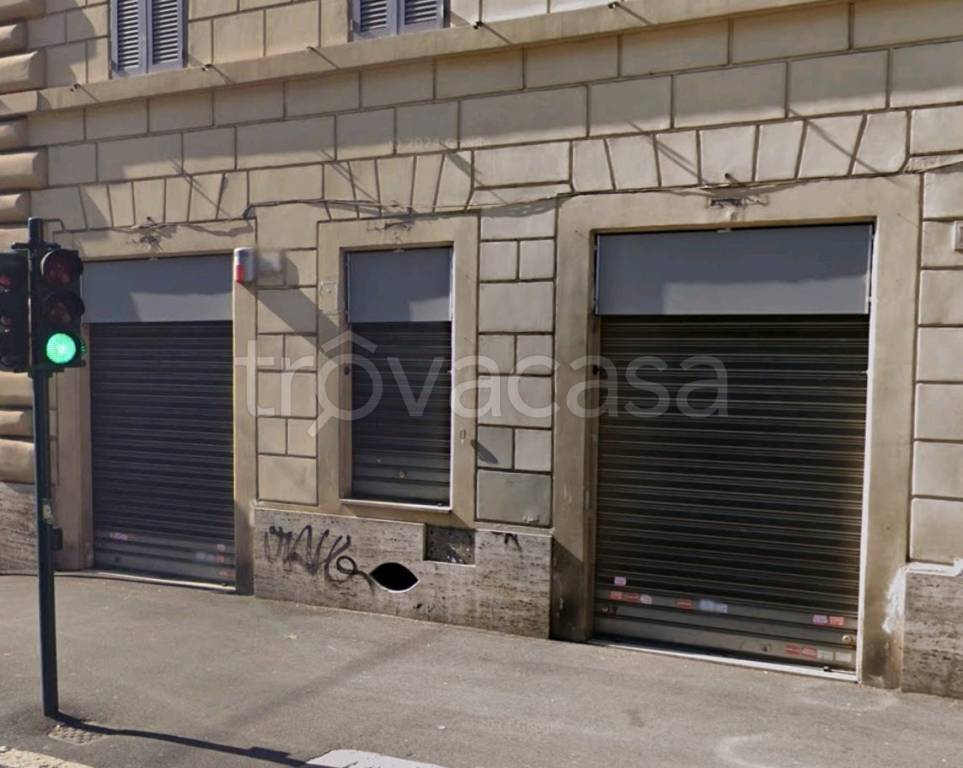 negozio in vendita a Roma in zona Rione Regola