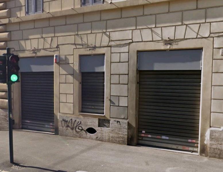 locale commerciale in vendita a Roma in zona Parione/Sant'Eustachio