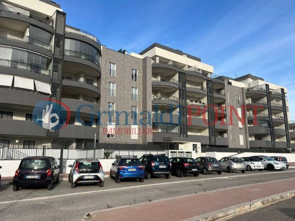 appartamento in vendita a Roma in zona Ardeatino