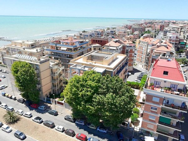 appartamento in vendita a Roma in zona Ostia