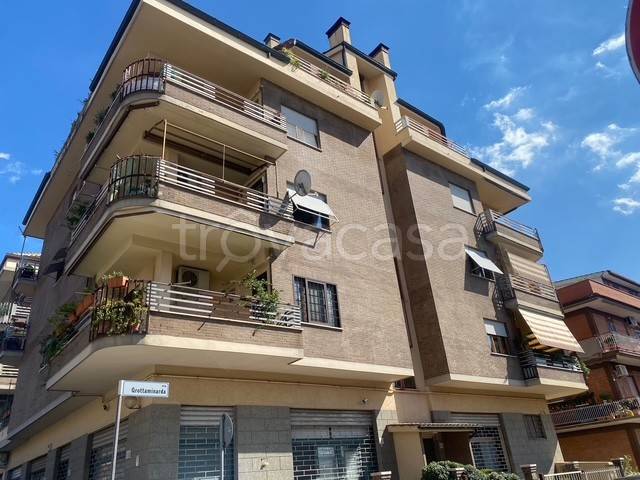 appartamento in vendita a Roma in zona Colle Prenestino