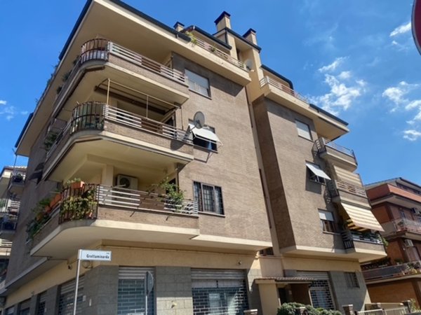 appartamento in vendita a Roma in zona Colle Prenestino