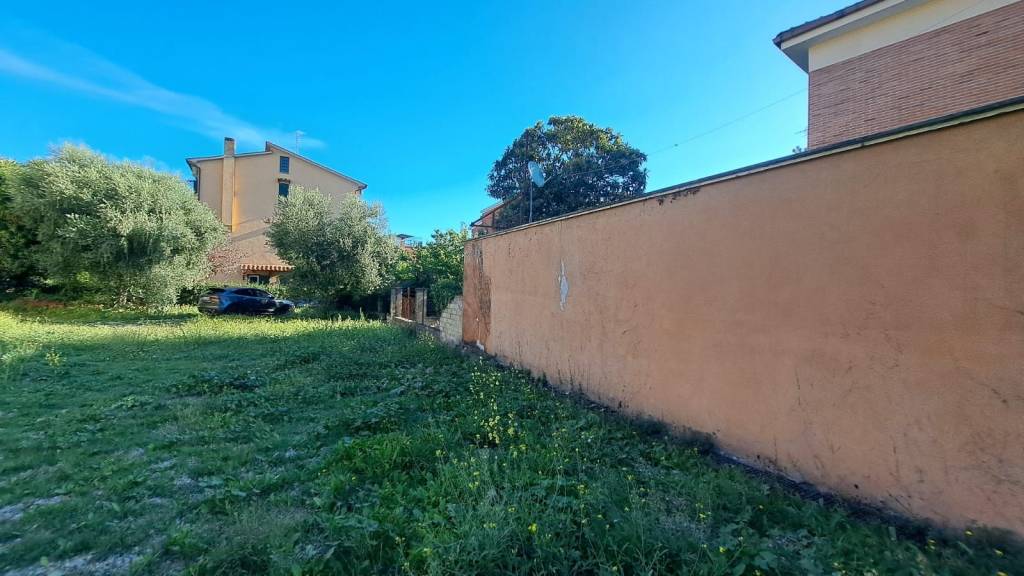 terreno agricolo in vendita a Roma in zona Appio Pignatelli