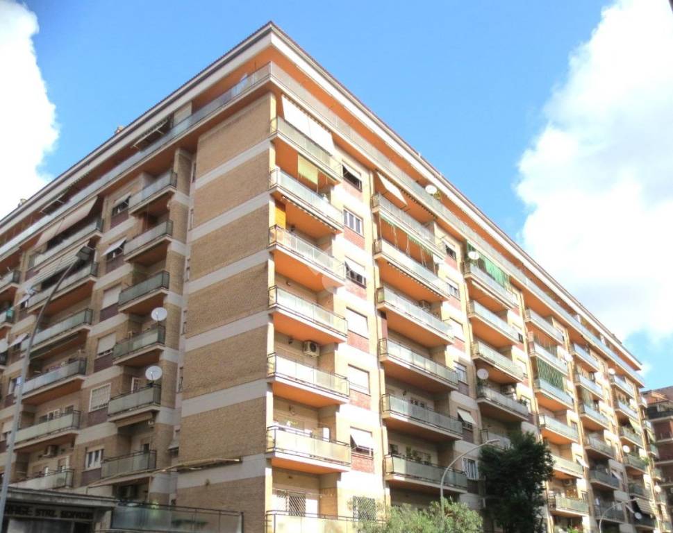 appartamento in vendita a Roma in zona Tuscolano