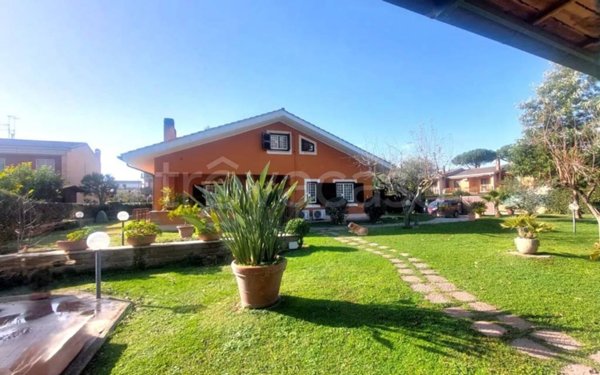 casa indipendente in vendita a Roma in zona Casal Morena