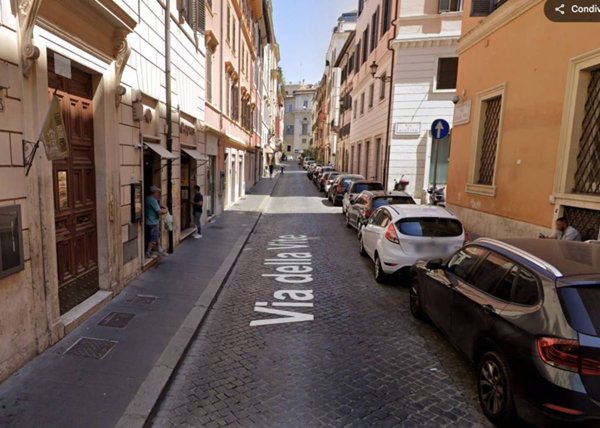negozio in vendita a Roma in zona Trevi-Colonna