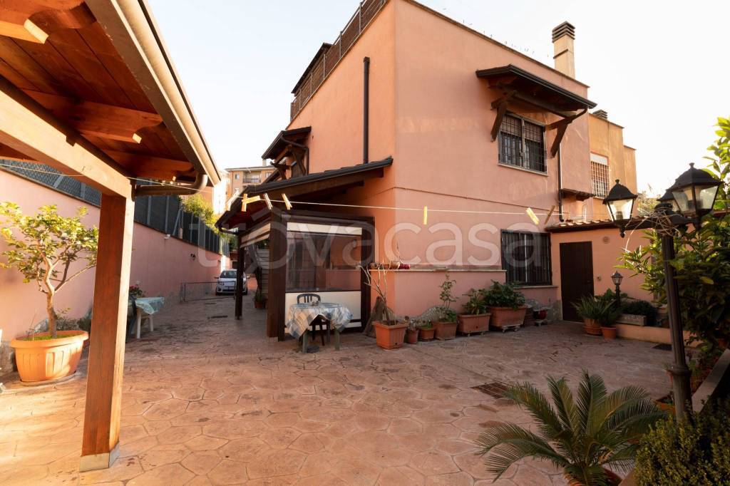 casa indipendente in vendita a Roma in zona Massimina/Casal Lumbroso