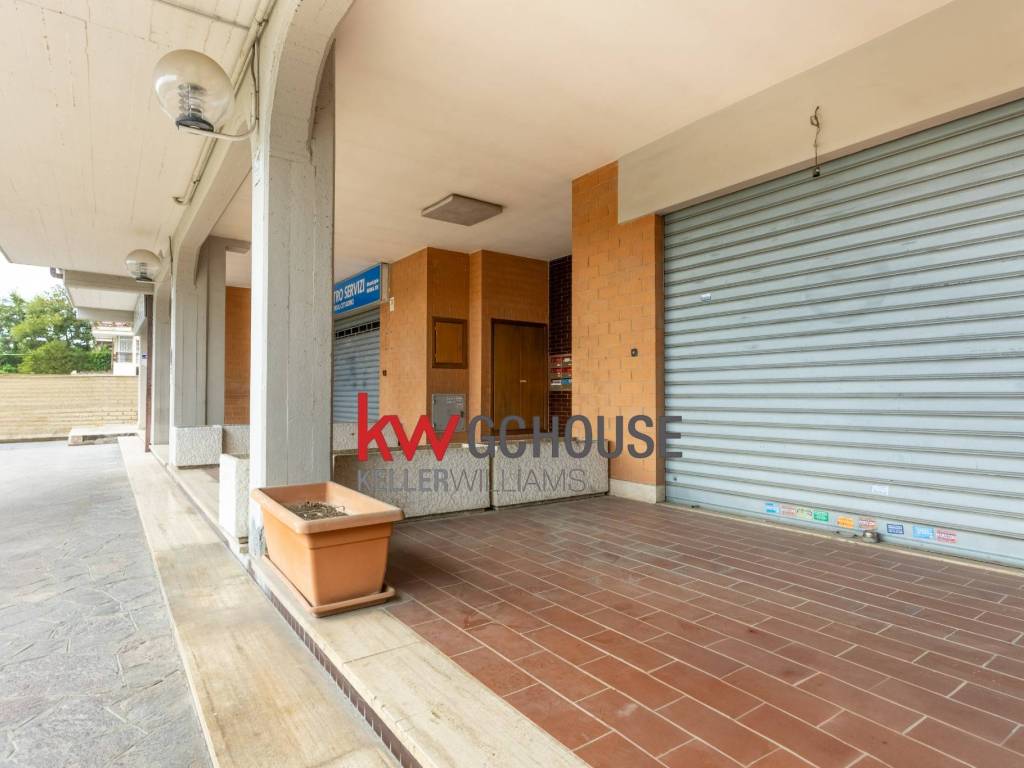 negozio in vendita a Roma in zona Prima Porta