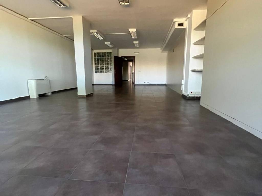 ufficio in vendita a Roma in zona Ponte Mammolo
