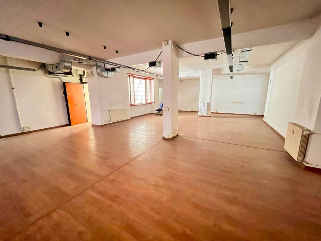 negozio in vendita a Roma in zona Monte Sacro/Talenti