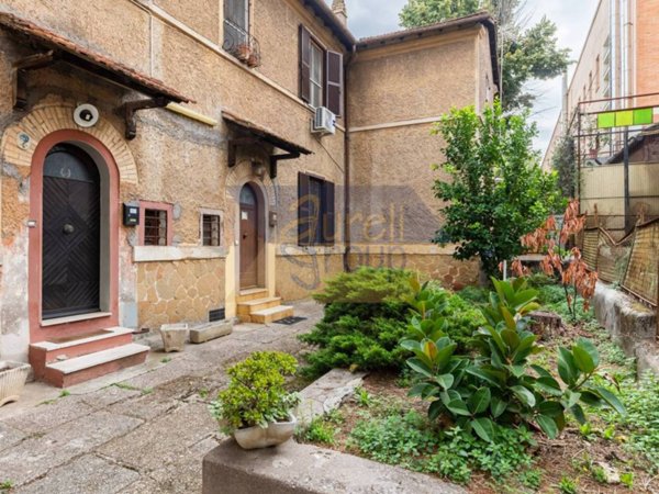casa indipendente in vendita a Roma in zona Ostiense