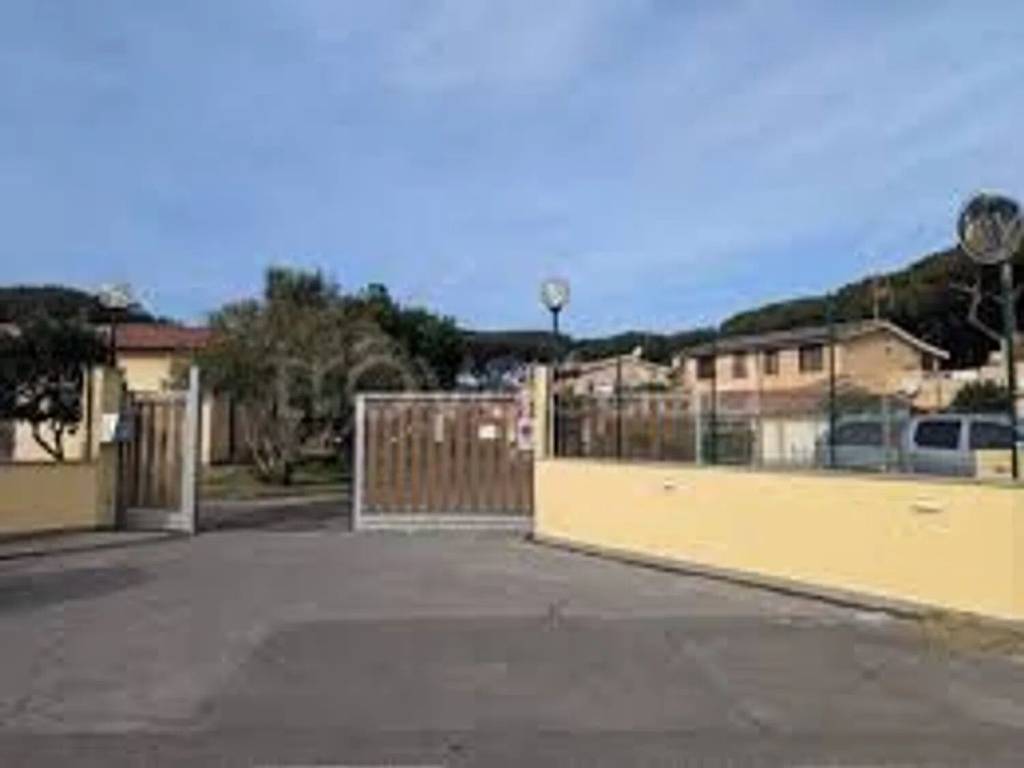 casa indipendente in vendita a Roma in zona Castel Fusano