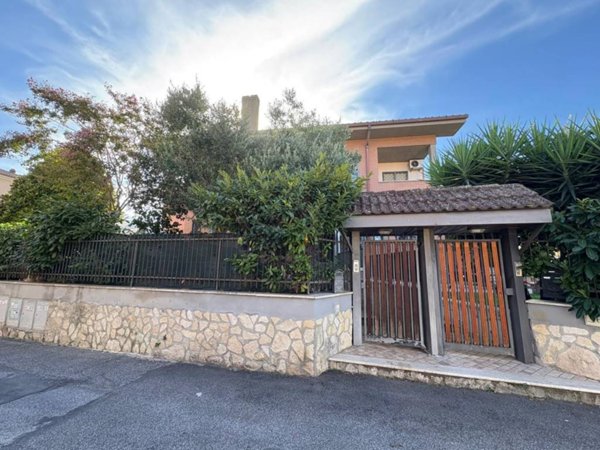 casa indipendente in vendita a Roma in zona Casal Morena