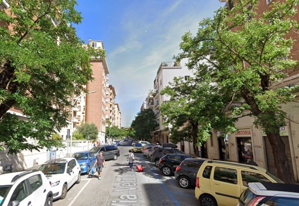 negozio in vendita a Roma in zona Appio Latino
