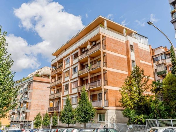 appartamento in vendita a Roma in zona Ardeatino
