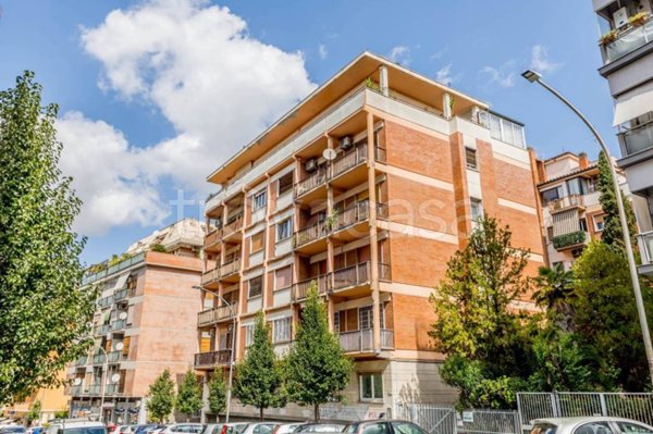 appartamento in vendita a Roma in zona Ardeatino