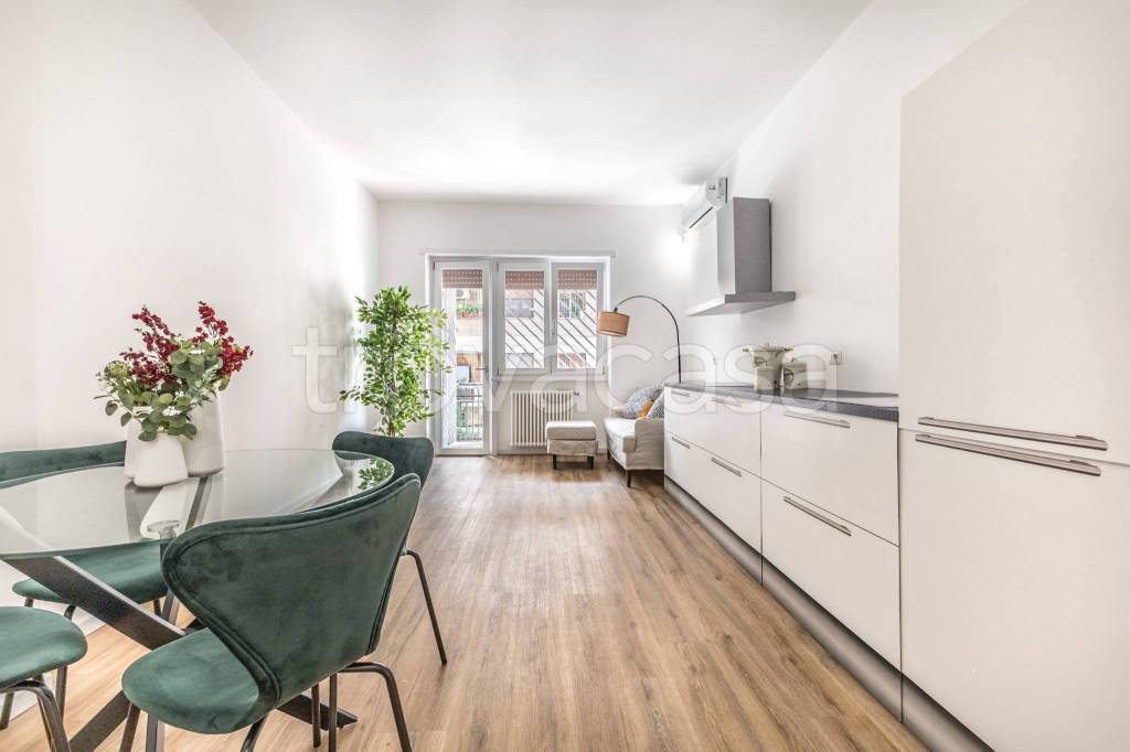 appartamento in vendita a Roma in zona Ardeatino