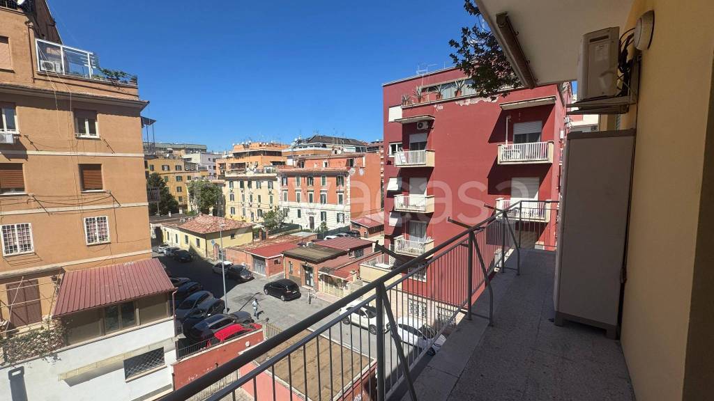 appartamento in vendita a Roma in zona Appio Claudio