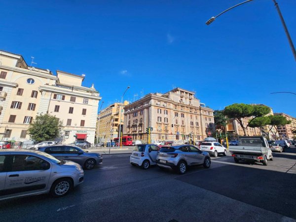 appartamento in vendita a Roma in zona Appio Latino