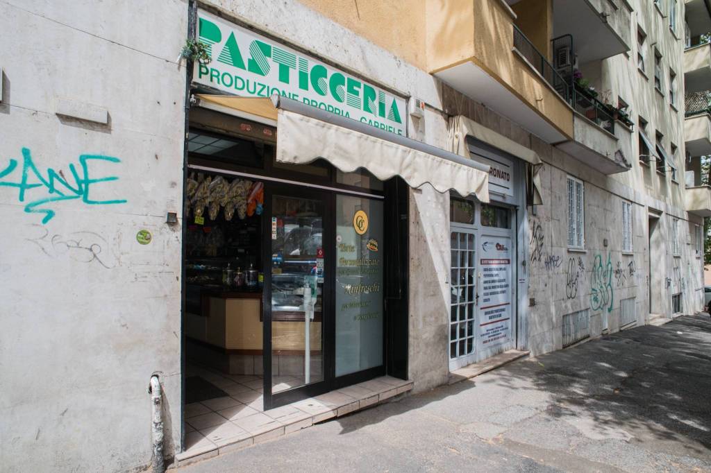 negozio in vendita a Roma in zona Monte Sacro/Talenti