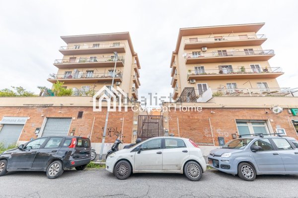 appartamento in vendita a Roma in zona Ardeatino