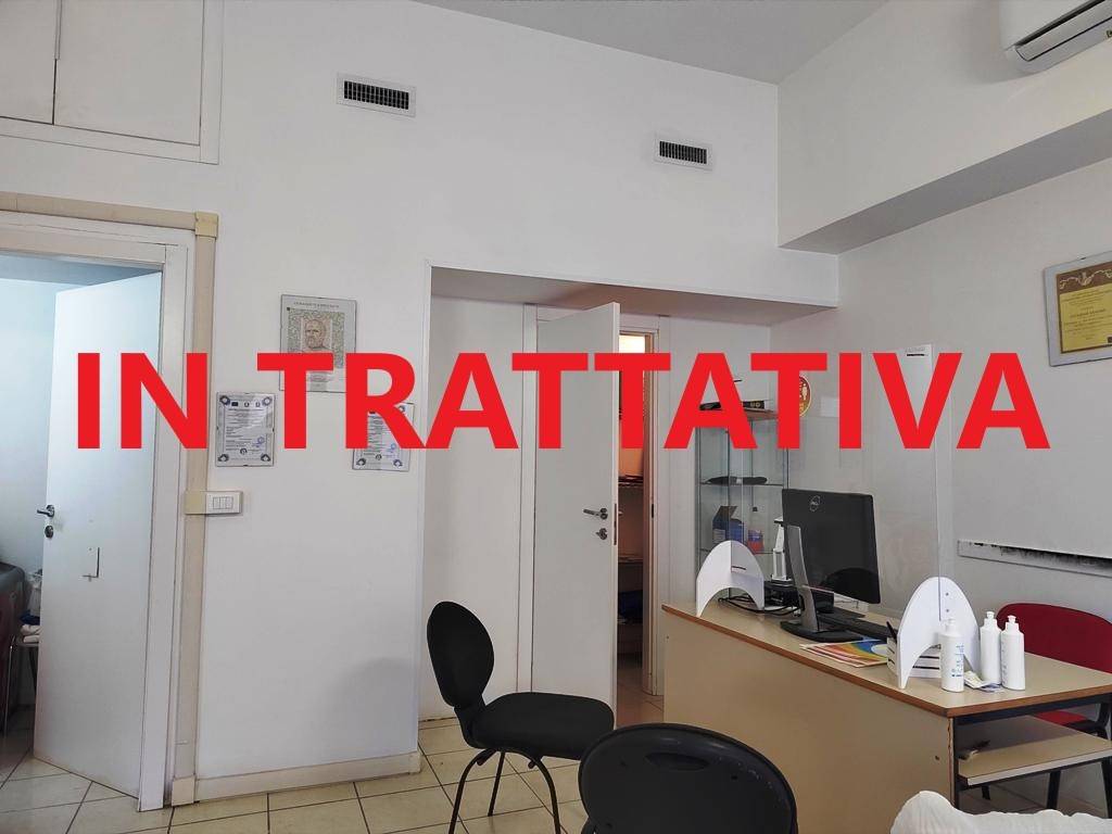 negozio in vendita a Roma in zona Ostia