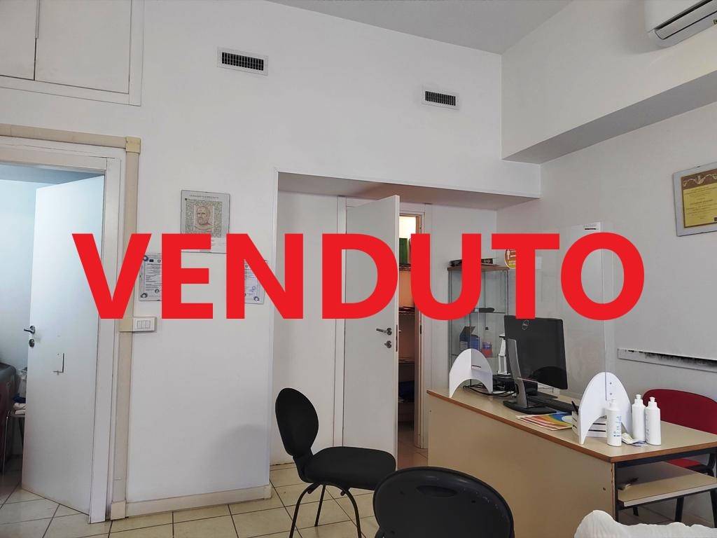 negozio in vendita a Roma in zona Ostia