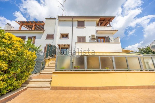 appartamento in vendita a Roma in zona Finocchio